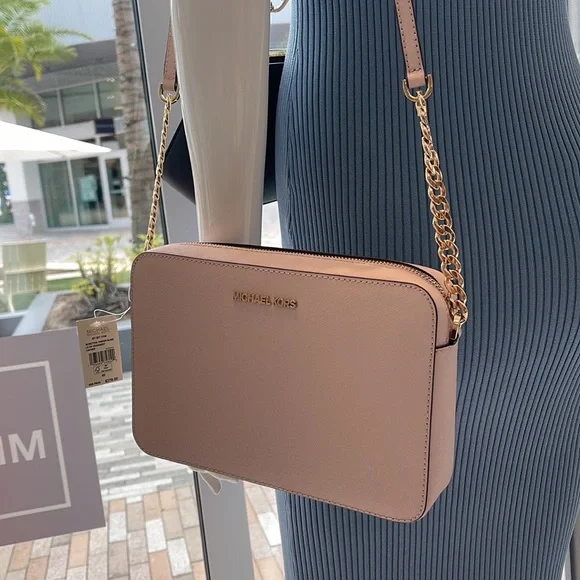 Michael Kors Jet Set Item Large East West Zip Crossbody Leather Powder Blush
NWT - Picture 2 of 16